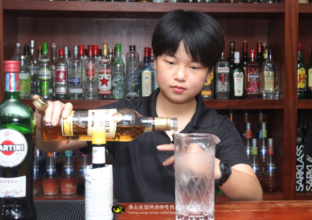 女生學調(diào)酒怎么樣？好嗎？